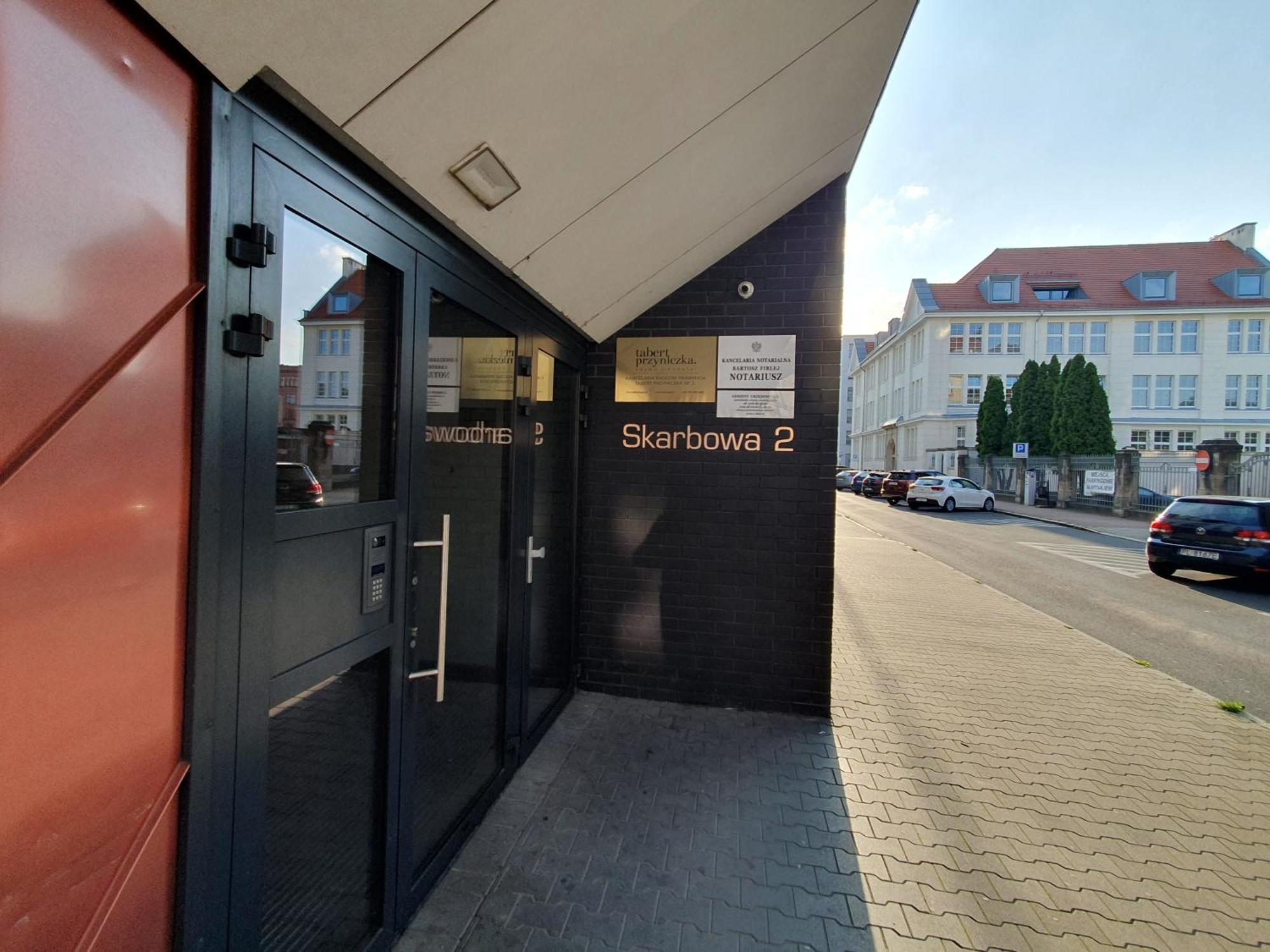Black&white Skarbowa 2 Parking Leszno (Greater Poland)